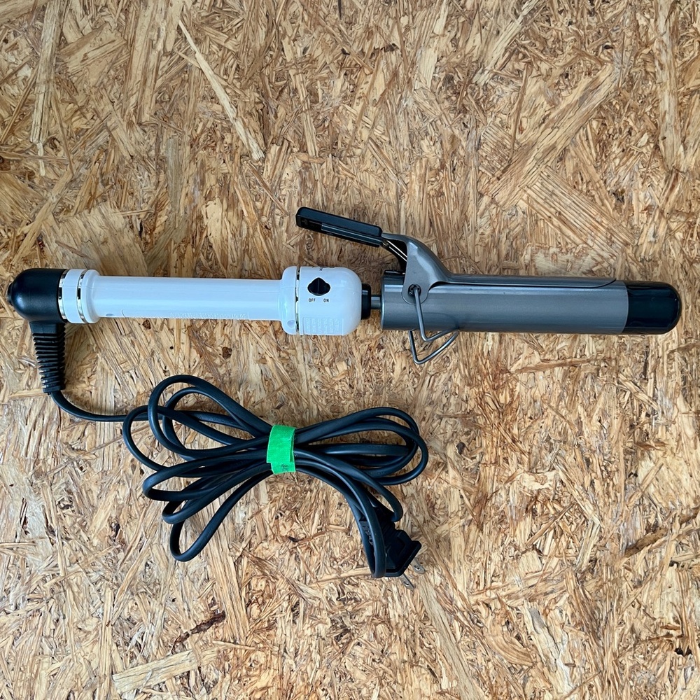 Hot Tools Professional 1 1/14” Barrel Curling Iron